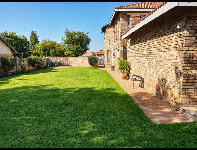 4 BEDROOM HOUSE FOR SALE IN MIEDERPARK